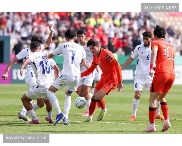 国足尴尬半场 9分钟丢2球数据全面落后 国足尴尬半场 9分钟丢2球数据全面落后